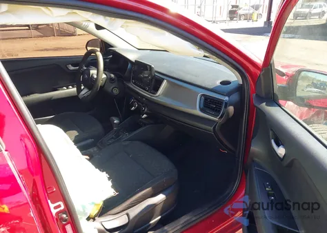 2021 Kia Rio S z USA, uszkodzony, nr VIN 3KPA24AD8ME385618